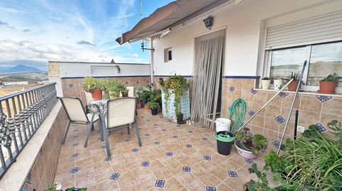 https://www.inmobiliarialavina.es/inmueble/ref291025985-se-vende-casa-de-tres-plantas-en-encinas-reales-cordoba/
