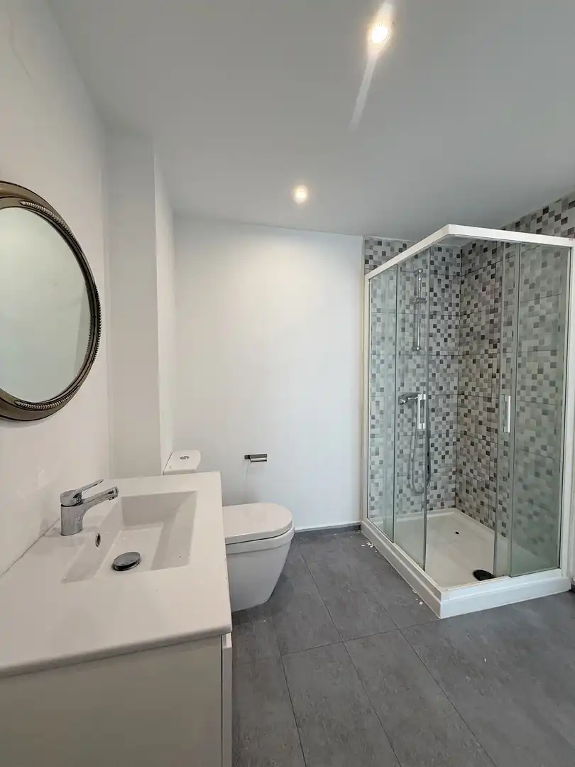 Baño de Piso de alquiler en A Coruña Capital  con Calefacción