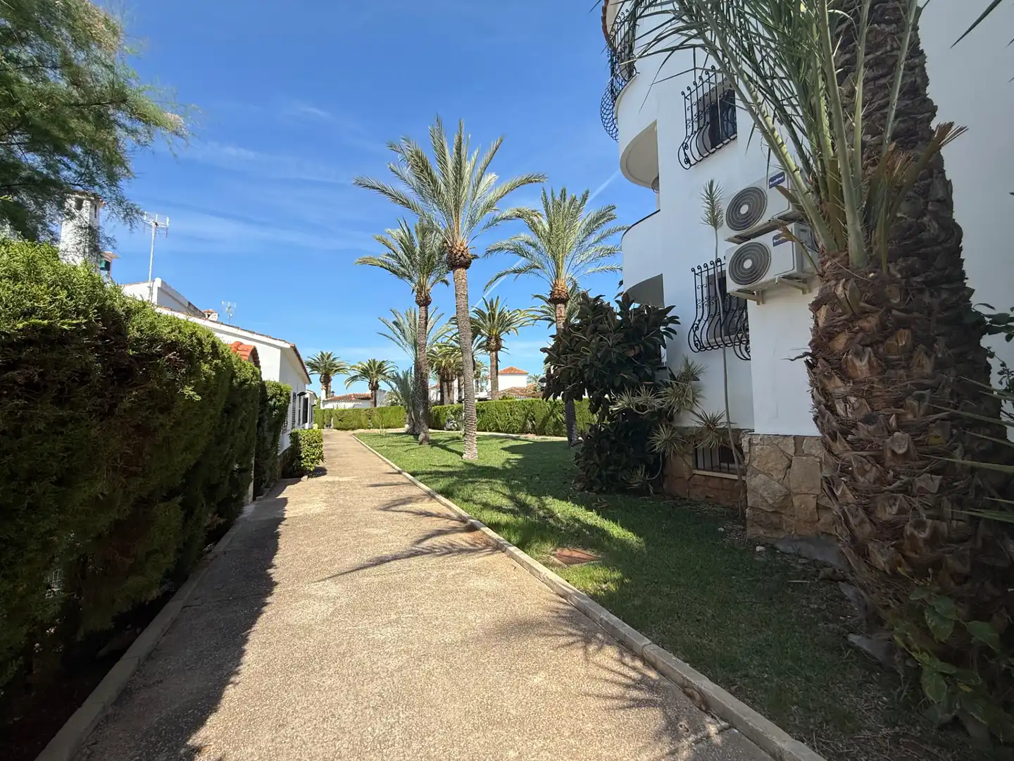 Vista exterior de Planta baja en venta en Dénia con Amueblado y Piscina comunitaria