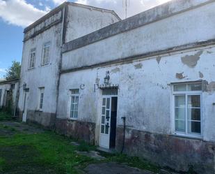 Vista exterior de Casa o xalet en venda en Boiro amb Jardí privat, Terrassa i Traster