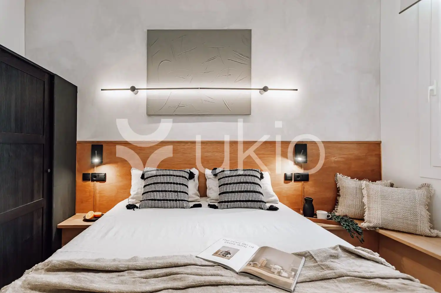 Dormitori de Apartament de lloguer en Barcelona amb Aire condicionat, Moblat i Forn