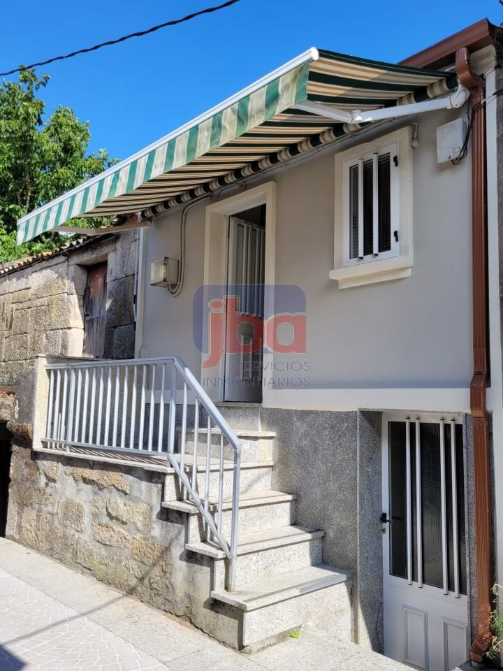 Vista exterior de Casa o xalet en venda en San Cristovo de Cea amb Calefacció i Terrassa