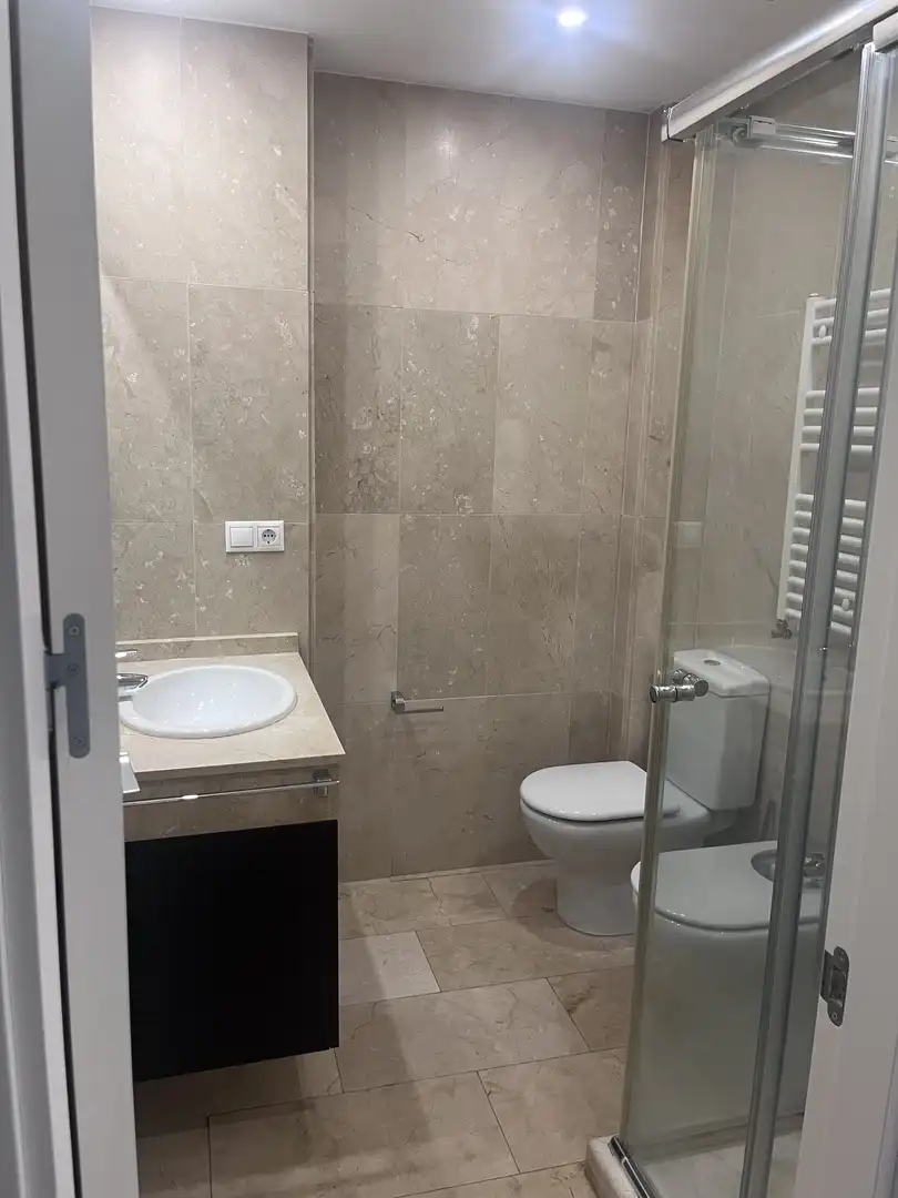 Bathroom of Flat for rent in Avenida - Divina Pastora - Plaza de Toros
