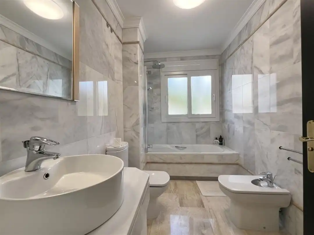 Baño de Casa o chalet en venta en Marbella con Jardín privado, Terraza y Trastero