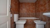 Bathroom of Duplex for sale in Leganés