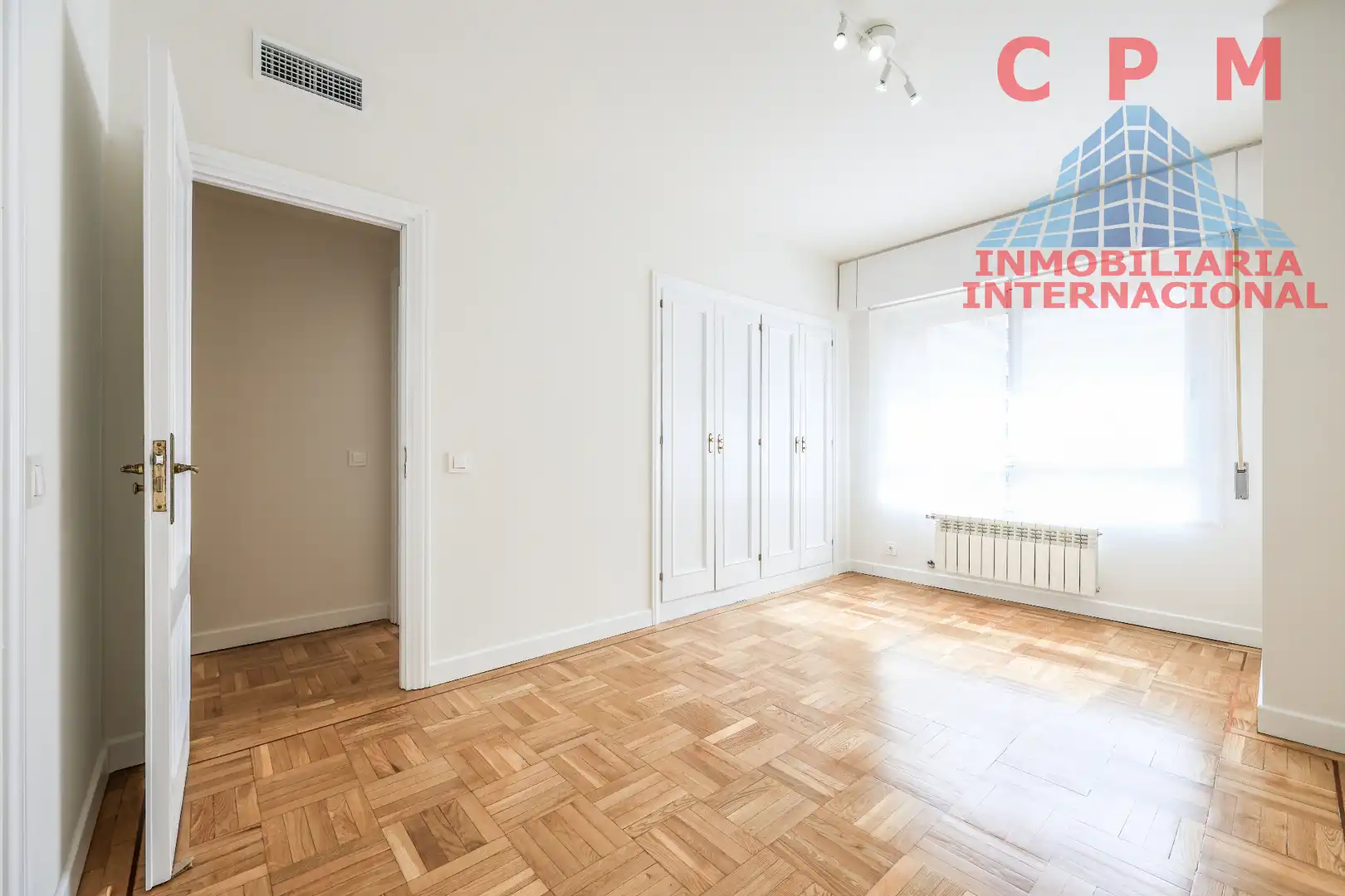 Schlafzimmer von Wohnung zur Miete in Madrid mit Klimaanlage, Heizung und Parkett
