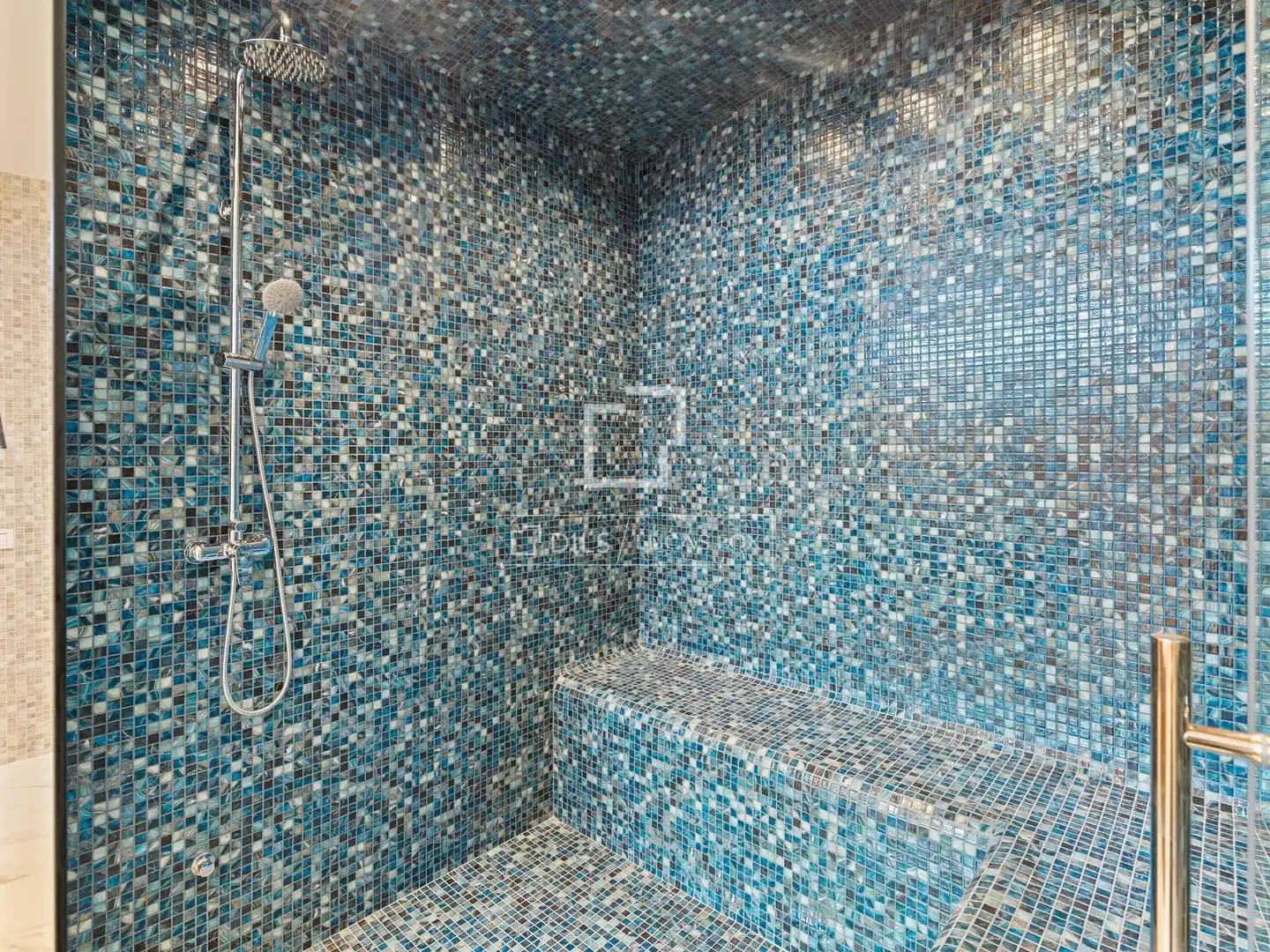 Bathroom of Houses for sale in Benahavís  with Air Conditioner, Heating and Private garden
