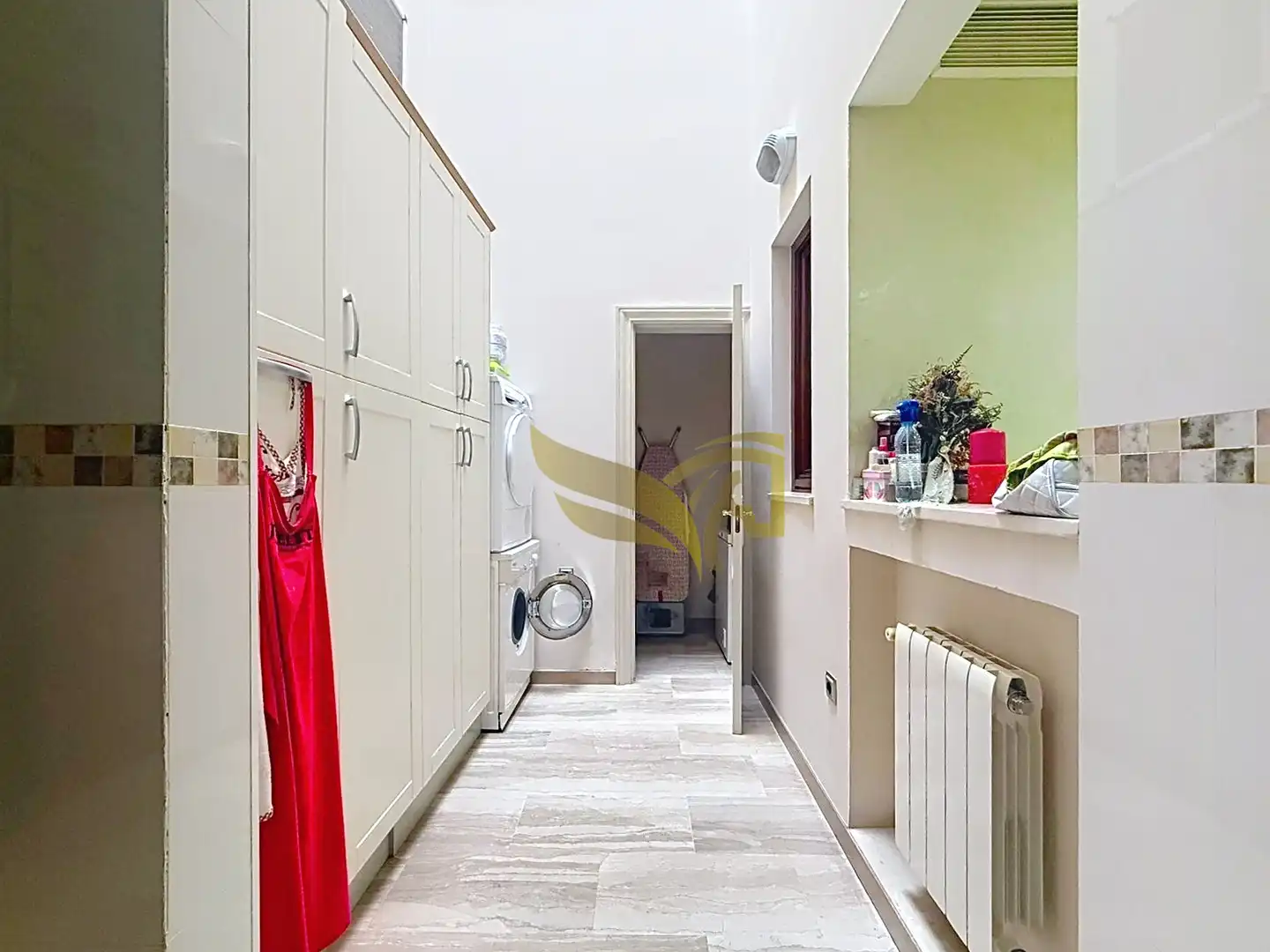 Einfamilien-Reihenhaus zum Verkauf in Sevilla mit Klimaanlage, Heizung und Privatgarten