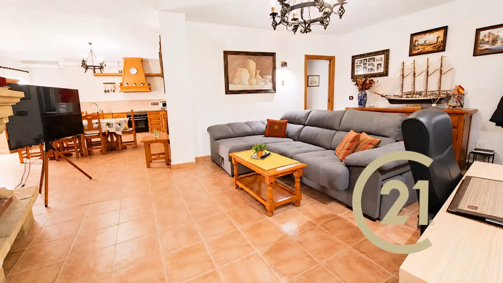 Wohnzimmer von Einfamilien-Reihenhaus zum Verkauf in Cartajima mit Heizung, Terrasse und Abstellraum