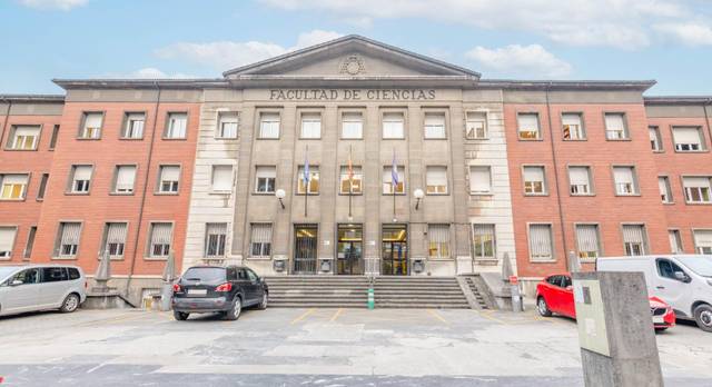 Local comercial en Venta en Calle Calle de González Besada, 53, 53 en Auditorio - Seminario - Parque de Invierno