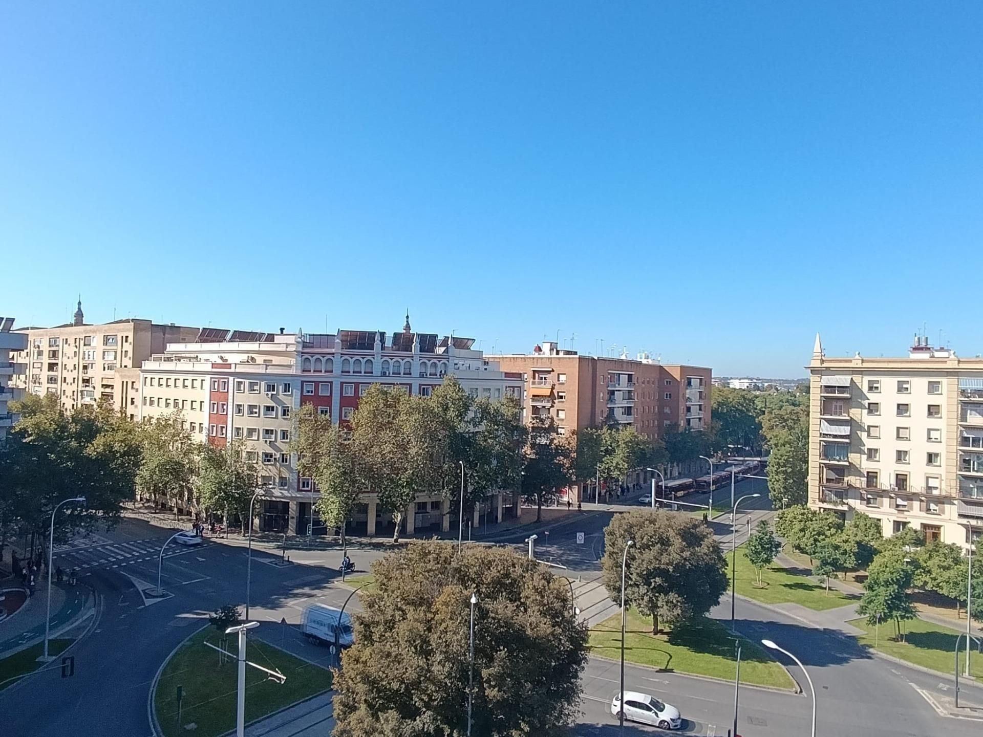 Exterior view of Flat to rent in  Sevilla Capital  with Air Conditioner, Heating and Storage room