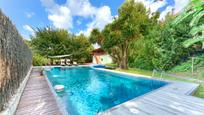 Piscina de Casa o xalet en venda en Vilanova i la Geltrú amb Aire condicionat, Jardí privat i Terrassa