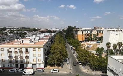 Vista exterior de Pis en venda en  Sevilla Capital amb Aire condicionat