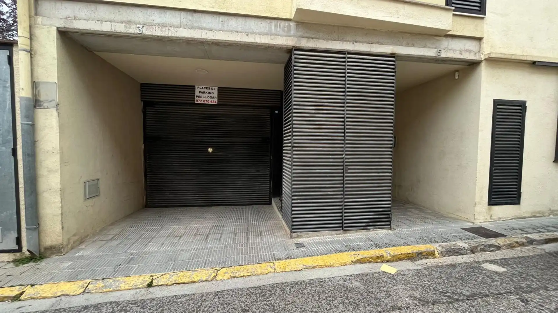 Parkplatz von Garage zum Verkauf in Breda