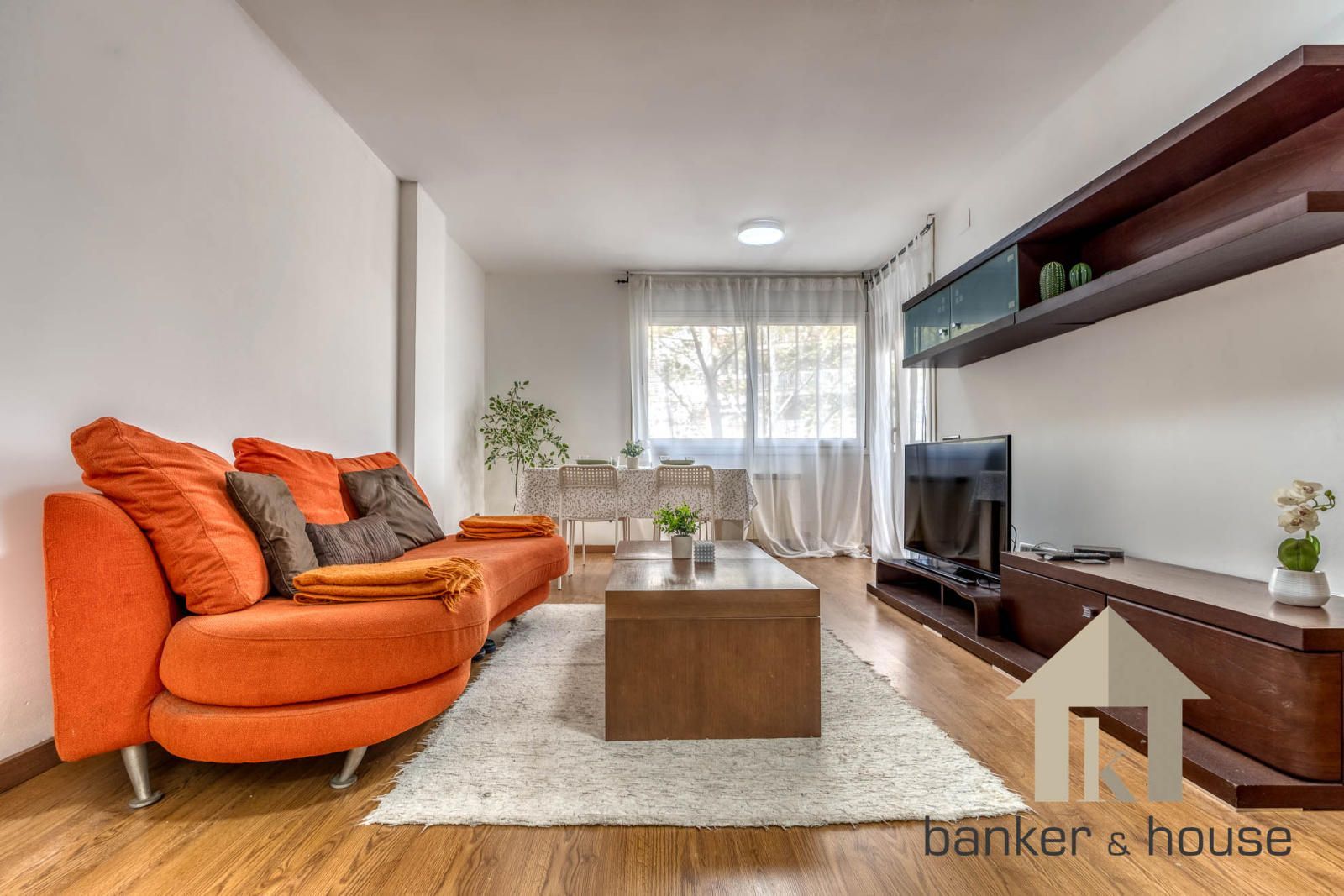 Living room of Flat for sale in Cerdanyola del Vallès  with Heating, Parquet flooring and Terrace