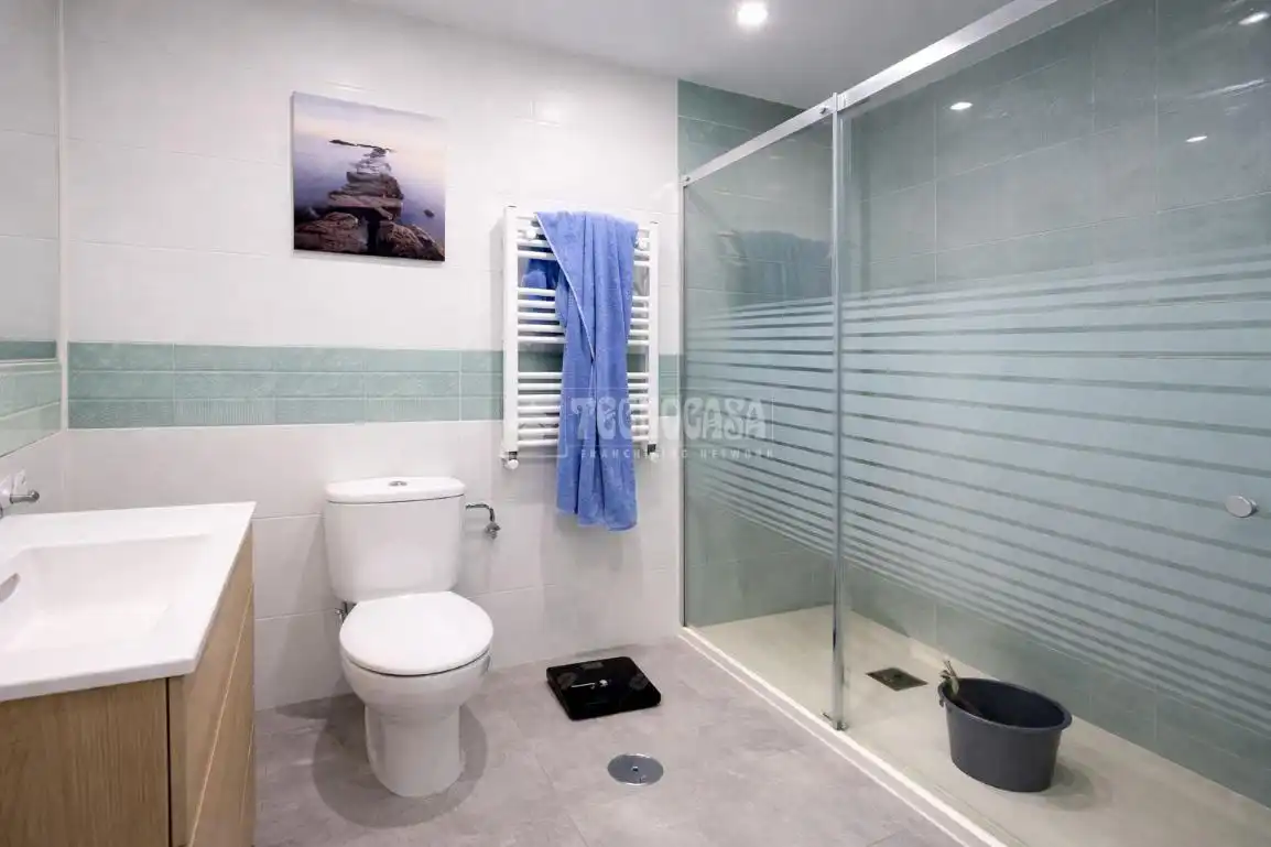 Baño de Piso en venta en Illescas con Aire acondicionado, Calefacción y Piscina comunitaria