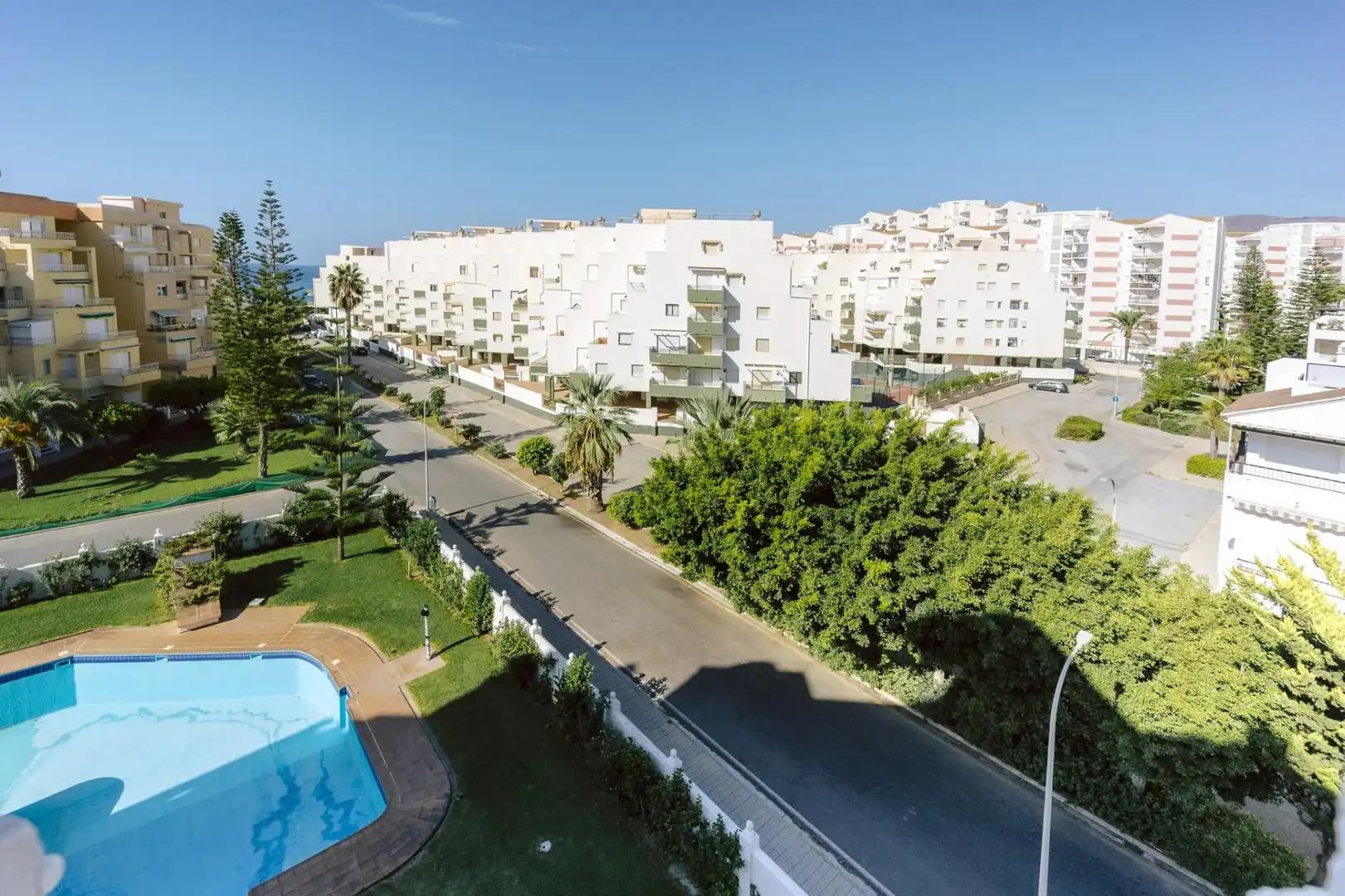 Außenansicht von Dachboden zum Verkauf in Salobreña mit Privatgarten, Terrasse und Balkon