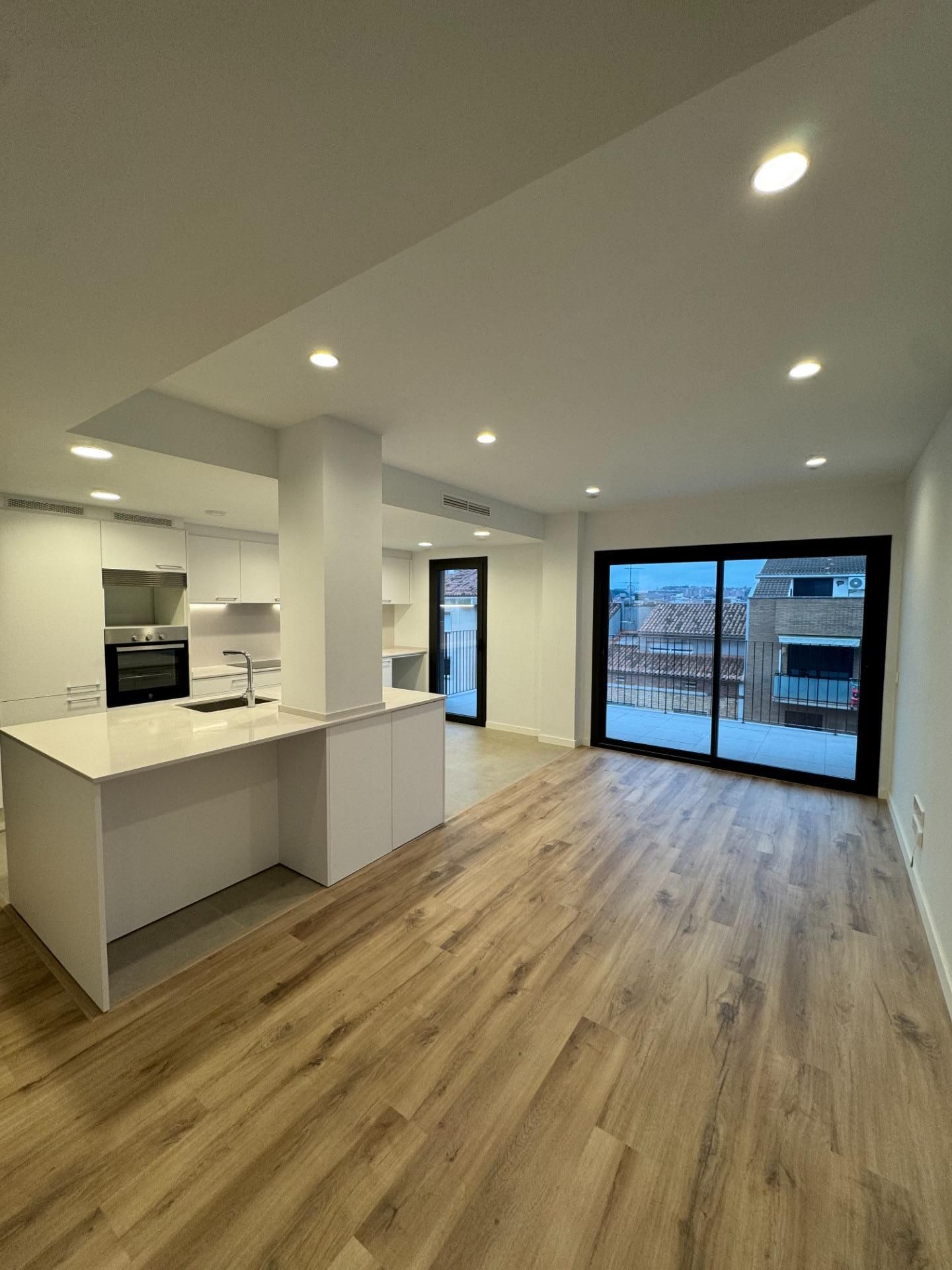 Cuina de Pis en venda en Manresa amb Calefacció, Terrassa i Traster