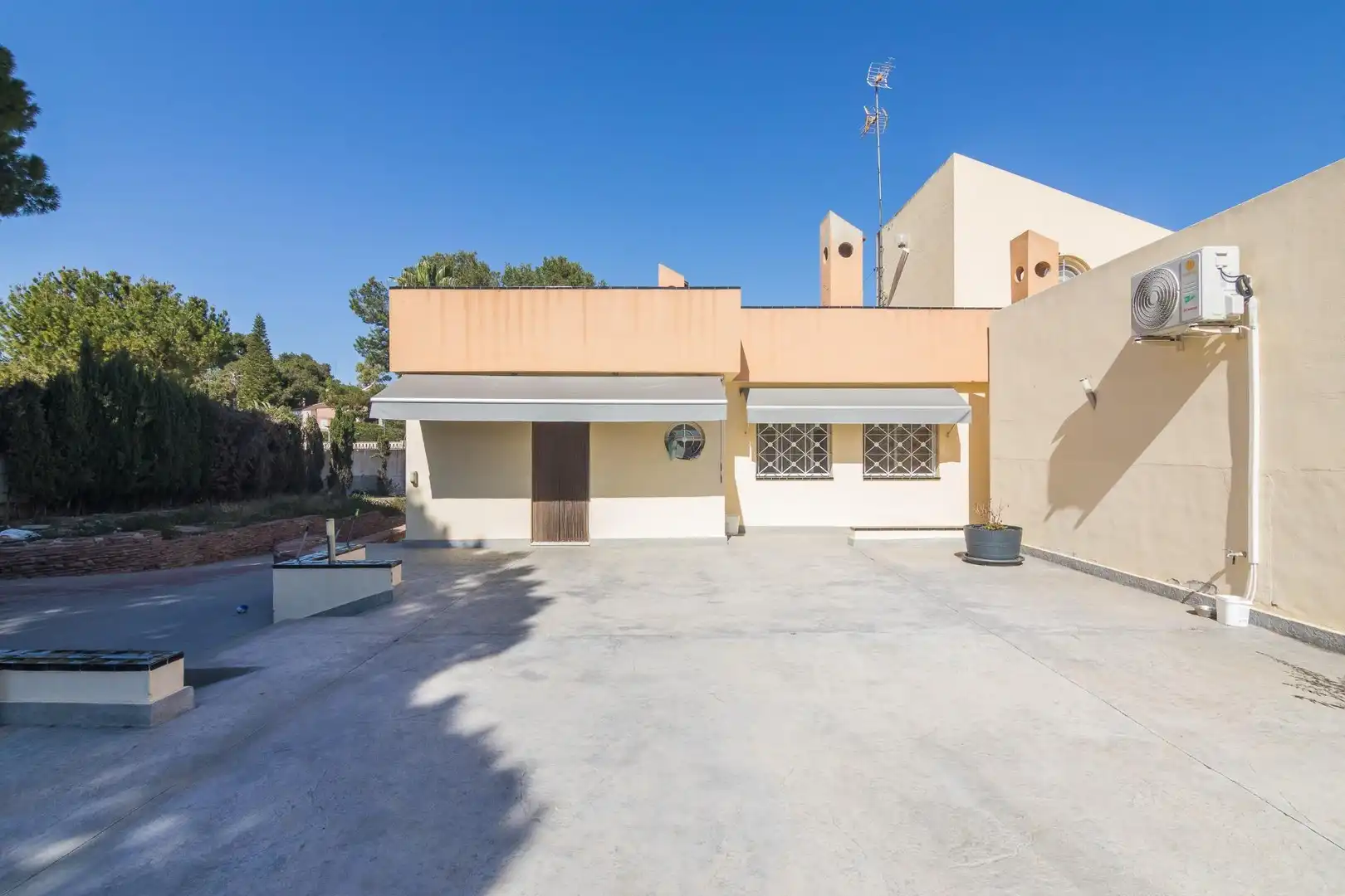 Vista exterior de Casa o chalet en venta en Elche / Elx con Aire acondicionado, Jardín privado y Terraza