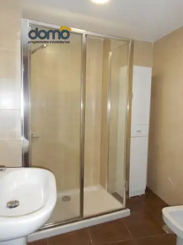 Baño de Piso para compartir en Granada con Calefacción, Amueblado y Horno