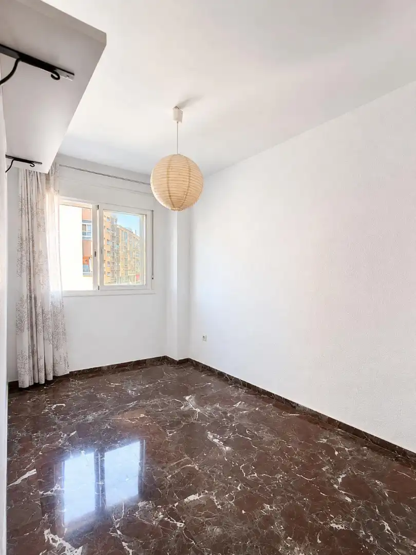 Habitación de Piso en venta en Valencia con Aire acondicionado, Amueblado y Horno