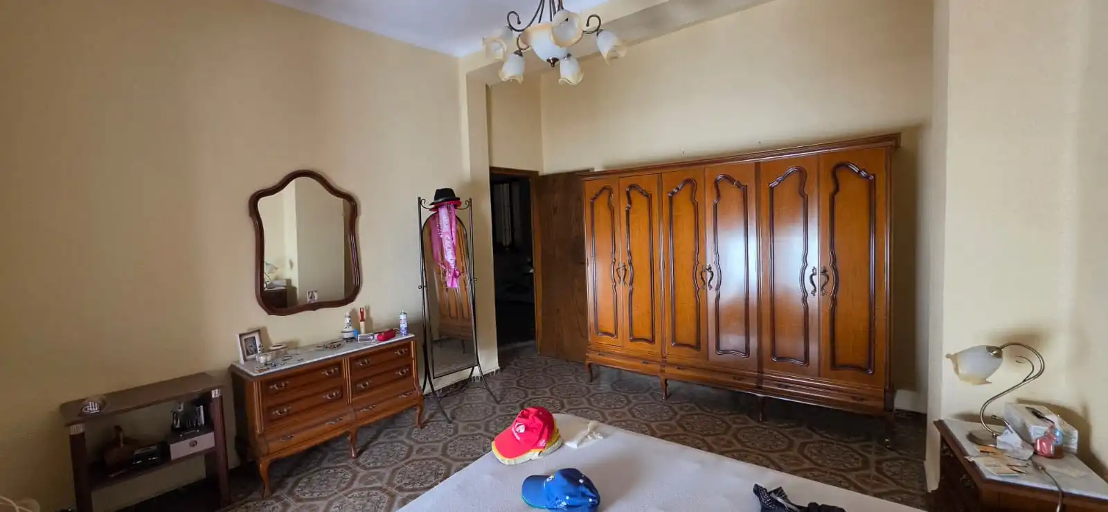 Dormitori de Casa o xalet en venda en Linares amb Terrassa, Traster i Forn