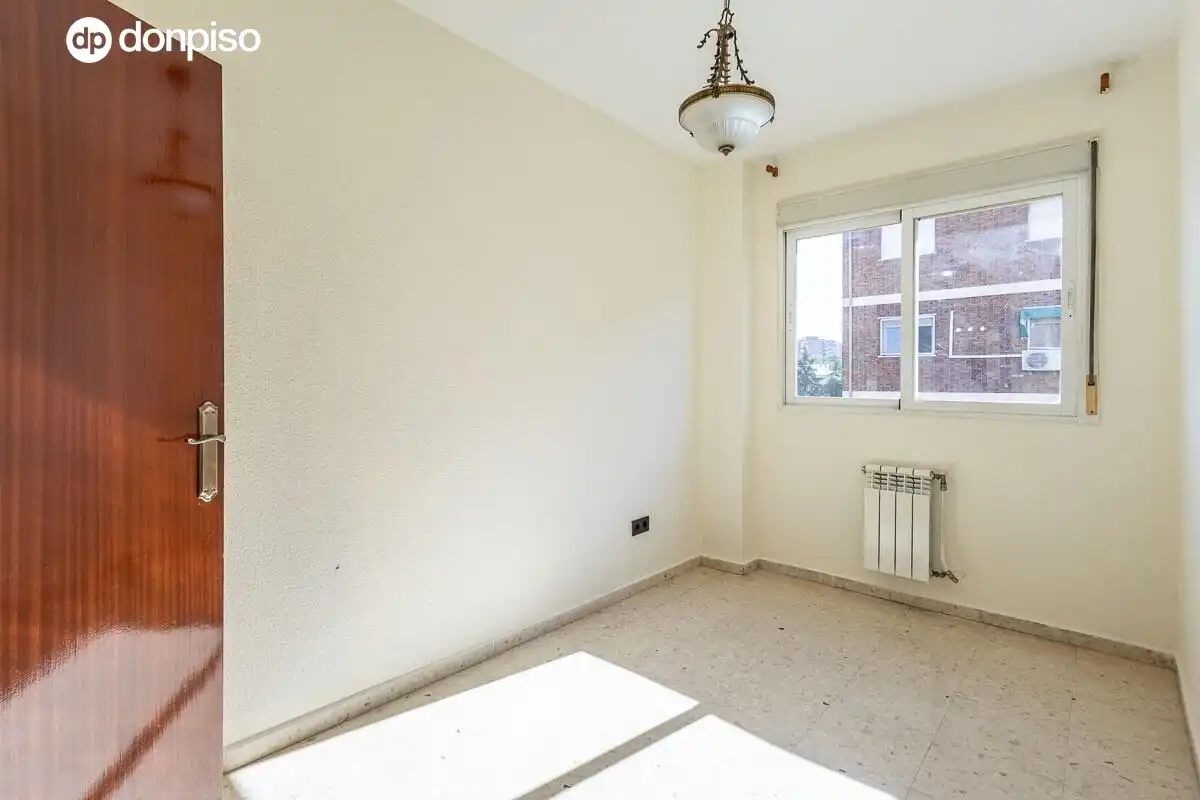 Bedroom of Flat for sale in Granada  with Air Conditioner, Heating and Terrace
