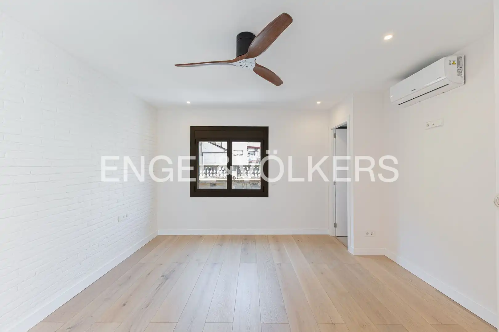 Bedroom of Houses for sale in Barcelona  with Air Conditioner, Heating and Private garden