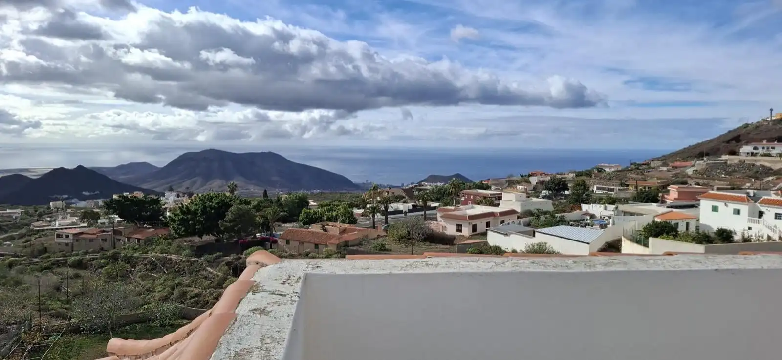 Vista exterior de Casa o xalet en venda en Arona amb Jardí privat i Terrassa