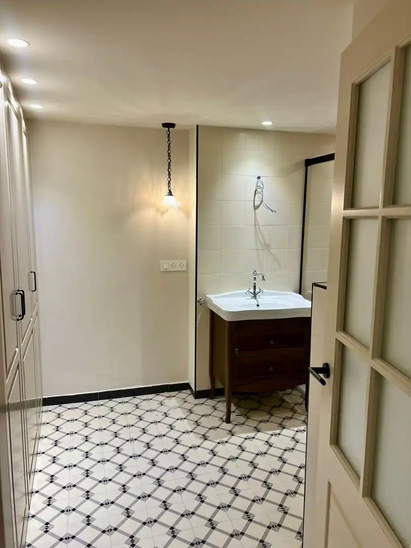 Baño de Dúplex de alquiler en Granada con Aire acondicionado y Alarma
