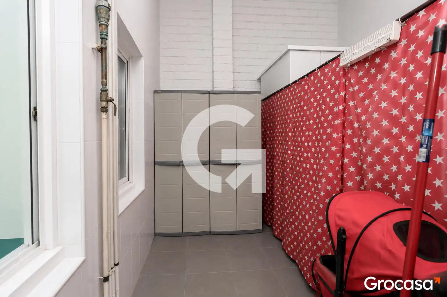 Kitchen of Flat for sale in L'Hospitalet de Llobregat  with Terrace and Oven