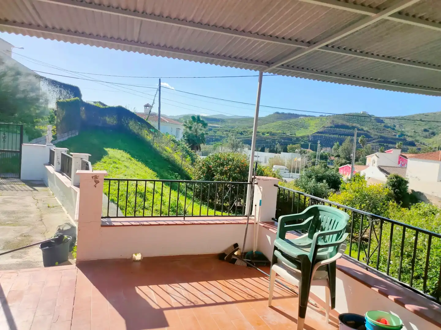 Vista exterior de Casa o xalet en venda en Vélez-Málaga amb Aire condicionat, Jardí privat i Terrassa