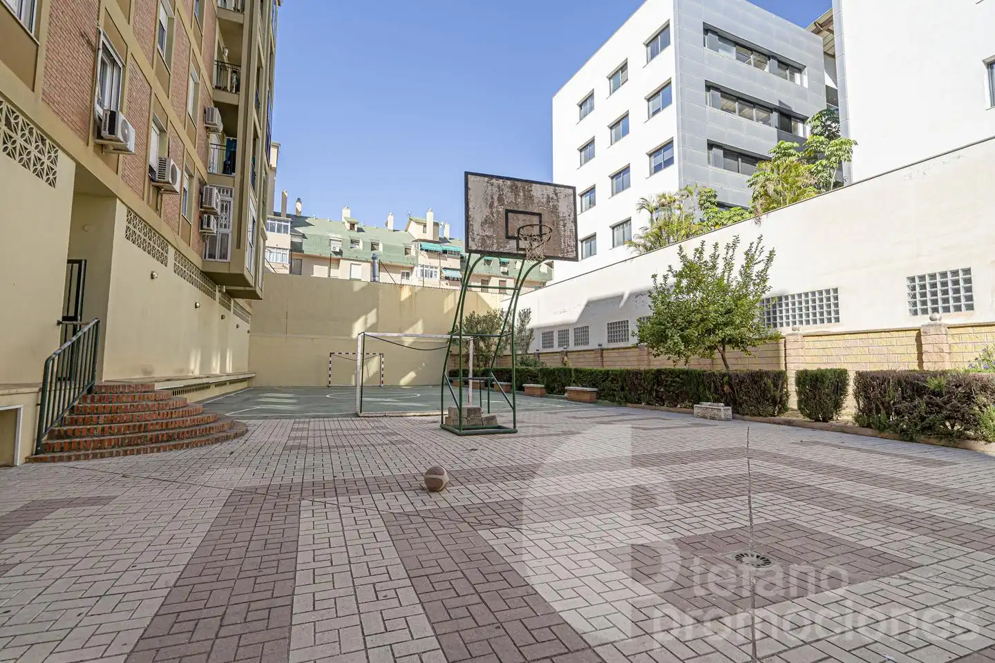 Vista exterior de Piso en venta en Cruz de Humilladero
