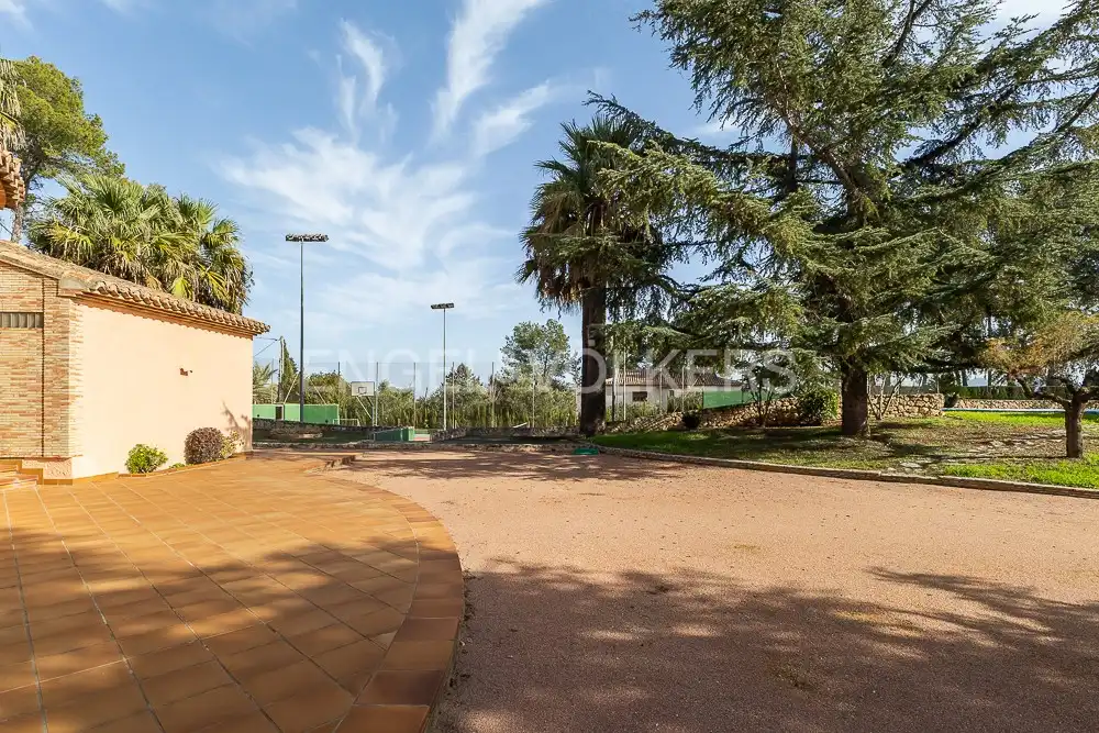 Vista exterior de Casa o xalet en venda en Ontinyent amb Calefacció, Jardí privat i Terrassa