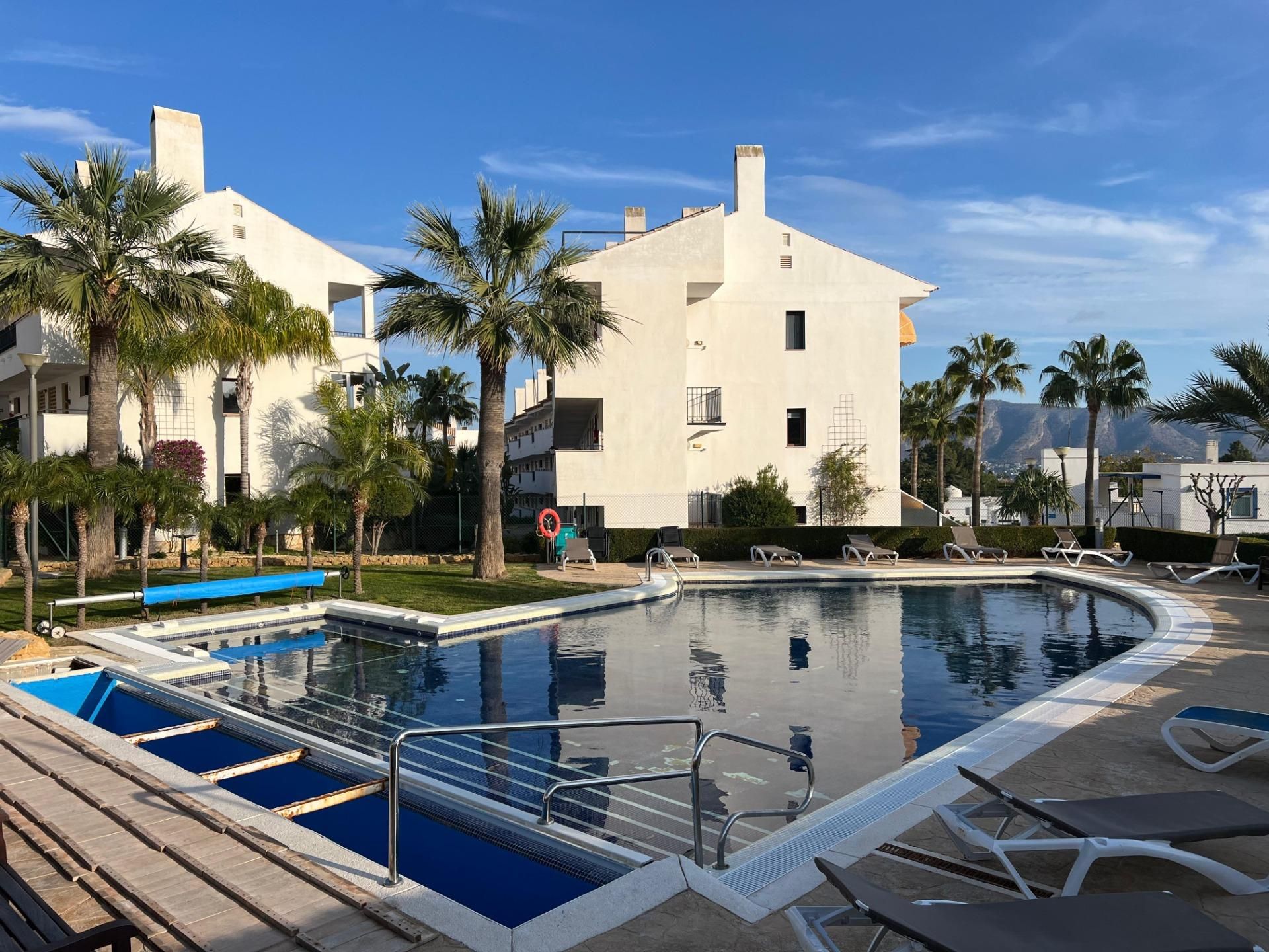 Swimming pool of Flat for sale in L'Alfàs del Pi  with Air Conditioner, Heating and Private garden