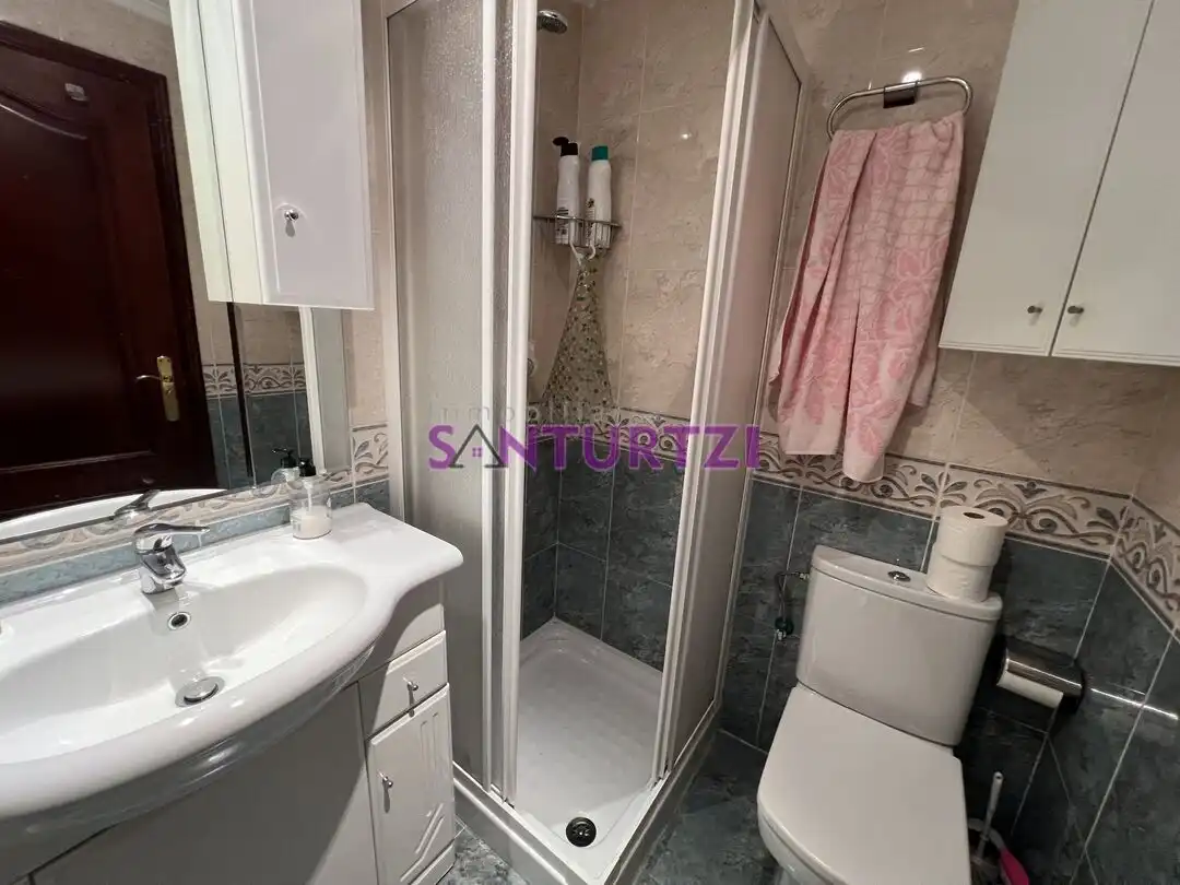 Bathroom of Flat for sale in Santurtzi   with Heating and Balcony