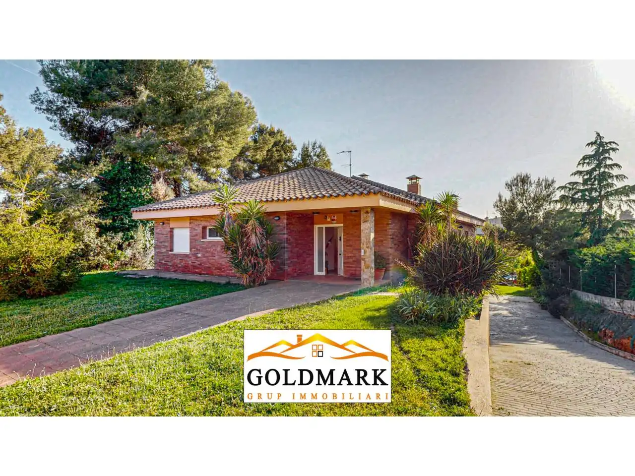 Exterior view of Houses for sale in Sabadell  with Air Conditioner, Private garden and Terrace