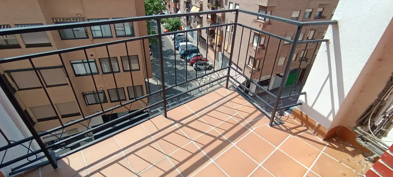 Terrassa de Pis en venda en  Logroño amb Calefacció, Parquet i Terrassa