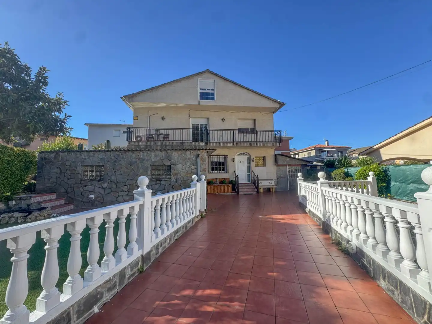 Vista exterior de Casa o chalet en venta en Sant Esteve Sesrovires con Aire acondicionado, Calefacción y Balcón