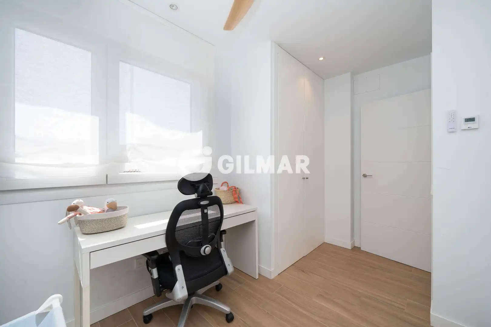 Habitación de Casa adosada en venta en Madrid con Calefacción, Jardín privado y Piscina