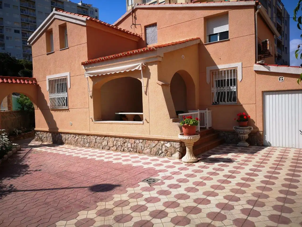 Chalet con terraza en venta en El Faro