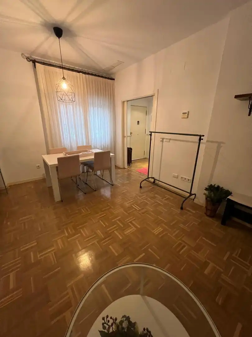 Habitación de Piso de alquiler en Sevilla con Aire acondicionado y Amueblado
