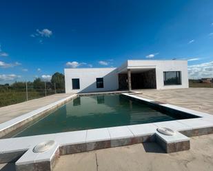 Piscina de Casa o xalet en venda en Villanueva de la Serena amb Piscina i TV