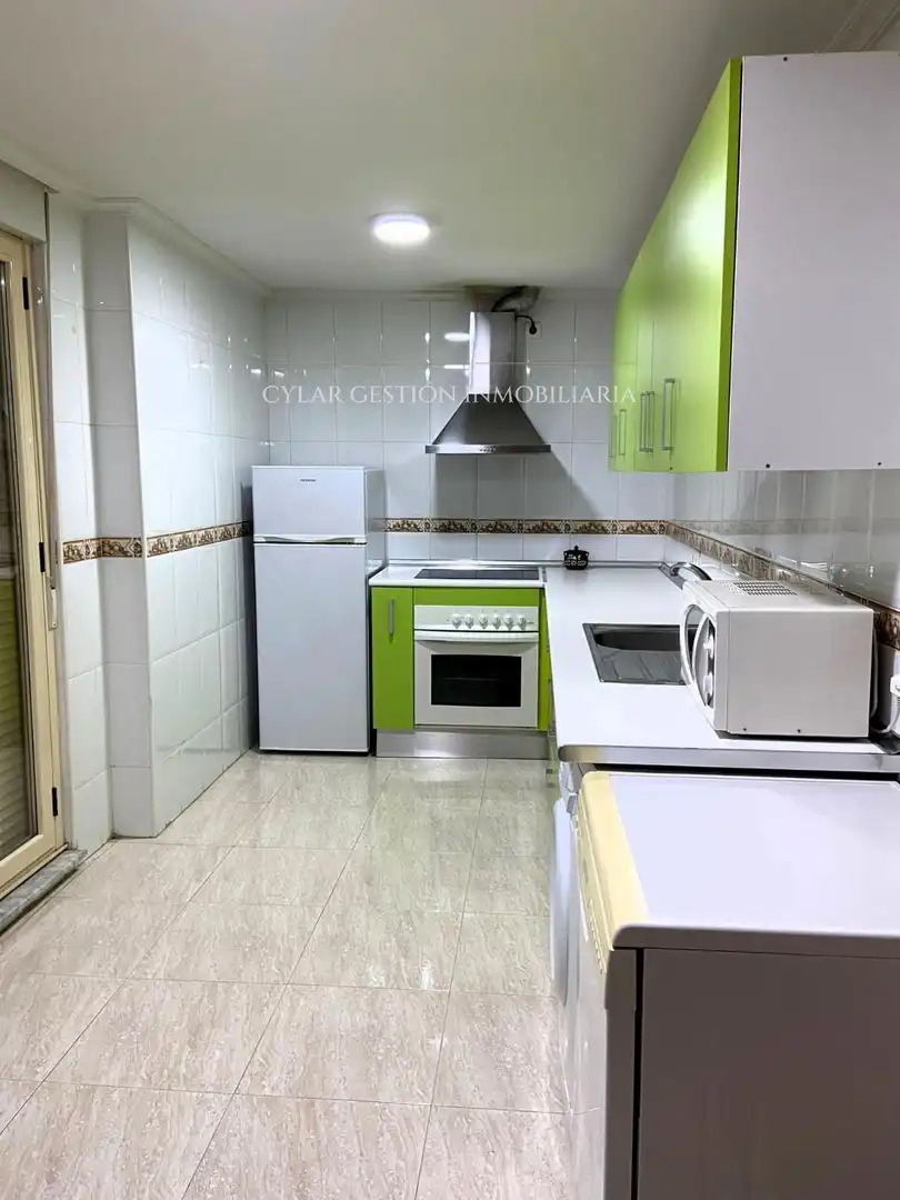 Cocina de Piso de alquiler en Encinas de Abajo con Calefacción, Parquet y Terraza