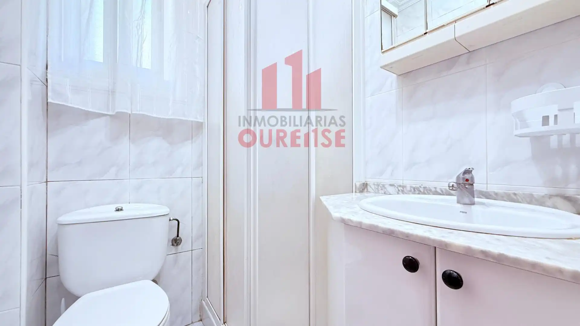 Bathroom of Flat for rent in Ourense Capital   with Heating