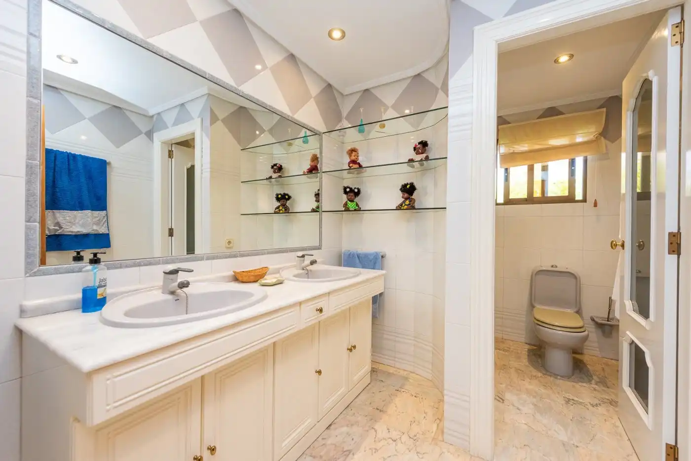 Bathroom of Houses for sale in Petrer  with Air Conditioner, Heating and Private garden