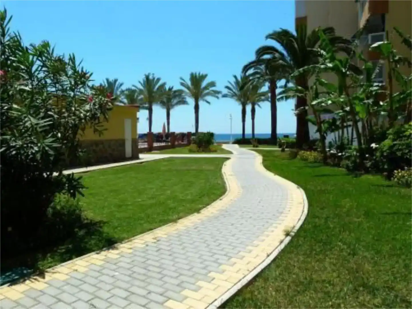 Außenansicht von Wohnung zur Miete in Algarrobo mit Klimaanlage und Schwimmbad
