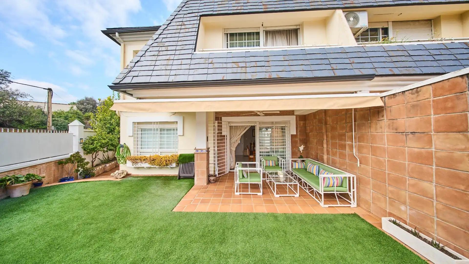 Einfamilien-Reihenhaus zum Verkauf in Calle ALHAMBRA, 2