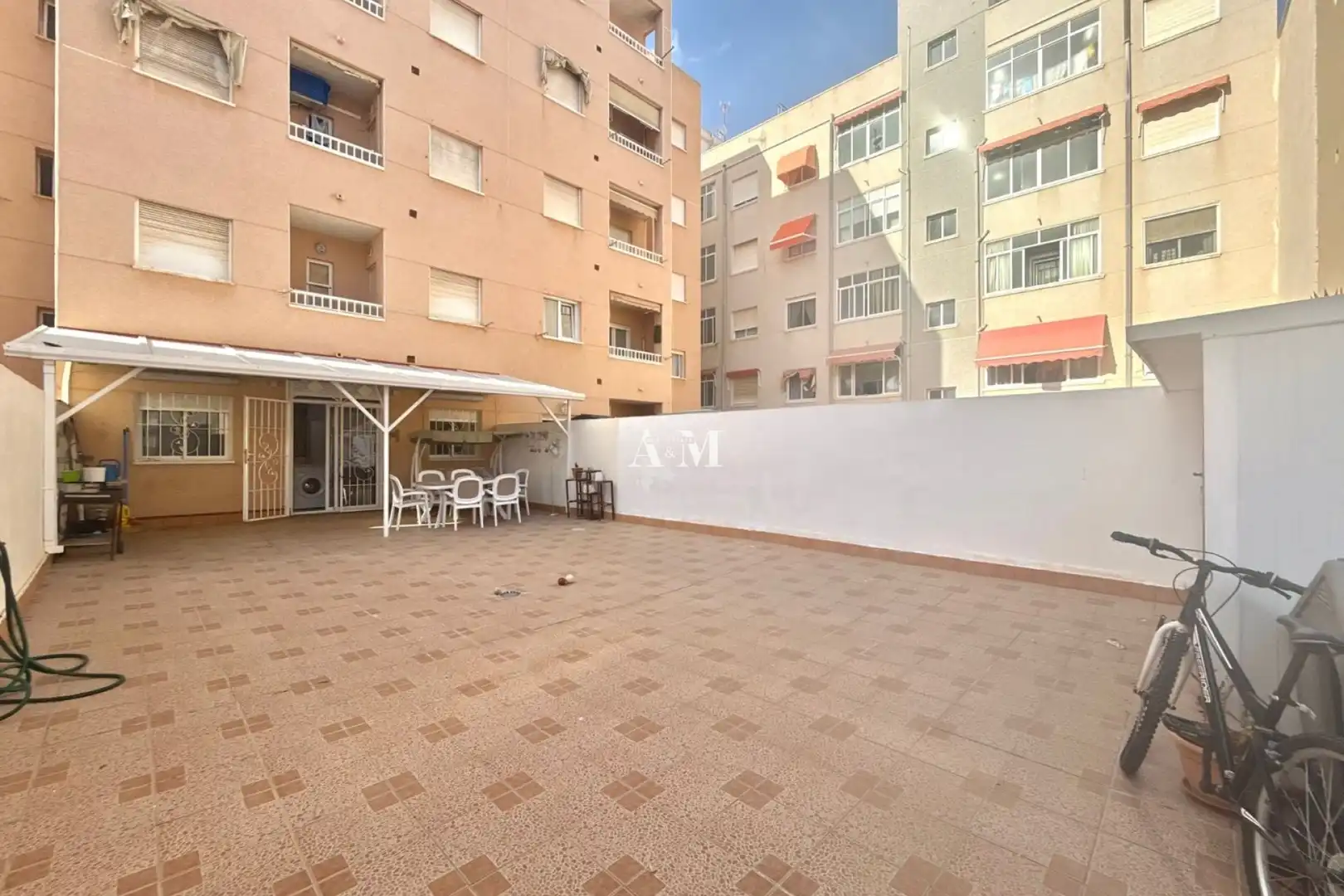 Terrassa de Apartament de lloguer en Torrevieja amb Aire condicionat, Calefacció i Moblat