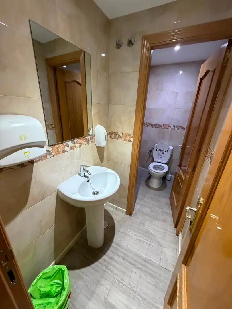 Badezimmer von Geschaftsraum zur Miete in Móstoles mit Klimaanlage und Möbliert